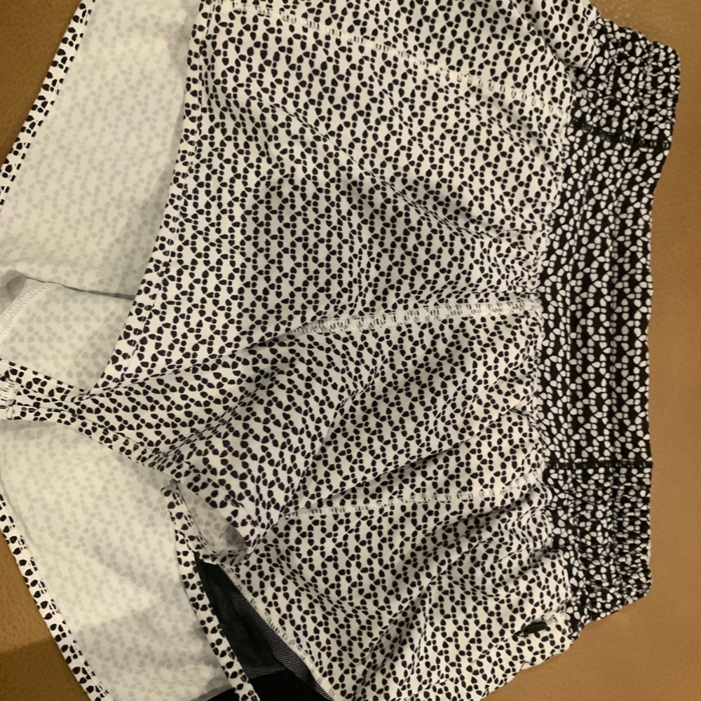 LULULEMON HOTTY HOT SHORTS!!